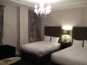 The Culver Hotel was my kind of style. And don't think I didn't notice that awesome chandelier sparkling above my bed. Love me some chandelier!